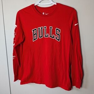 The Nike Tee Red Long Sleeve Bulls Kid Shirt Size Large (14-16) NBA Basketball